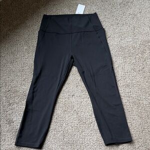 NWT CRZ YOGA Sports Leggings Black women’s Sz XL US 14 Cropped Capri Activewear